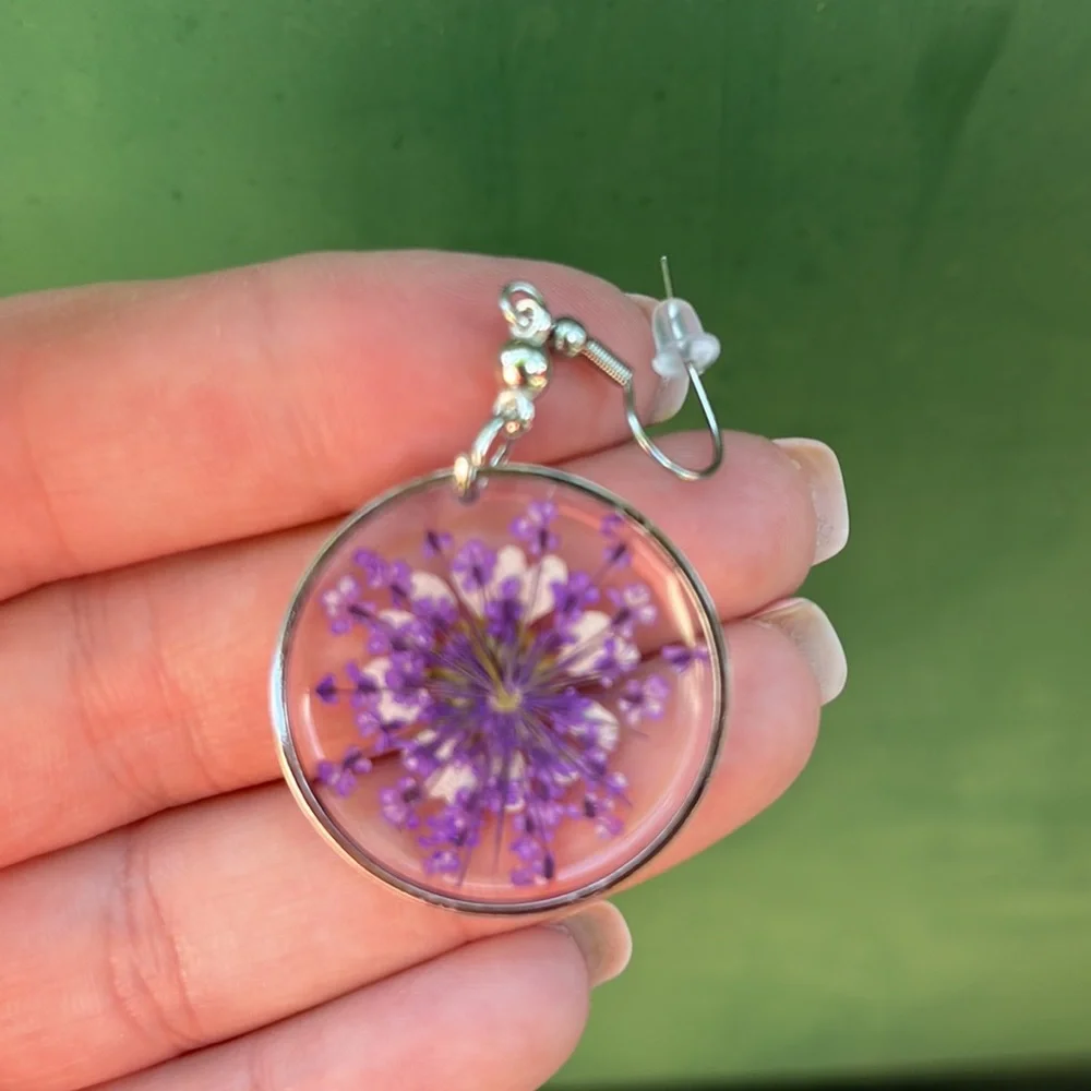 New Handmade Dried and Pressed Flower Resin Disk Earrings - Picture 14 of 17